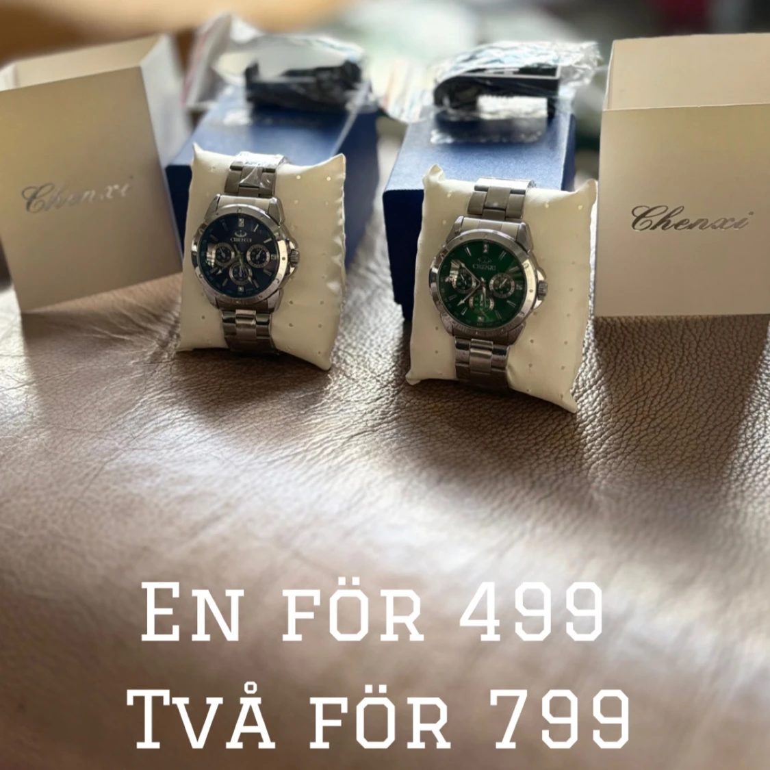 Silverfärgad klocka med grön urtavla - 92