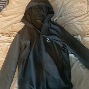 Haglöfs jacka - Använt några gånger men inget sån är sönder på den.                                                                         Byten tas
