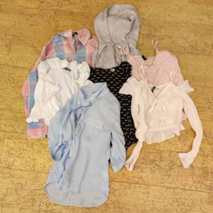 sju st blusar/toppar strl xs-s - du får alla sju för 150 kr! använda men i gott skick.