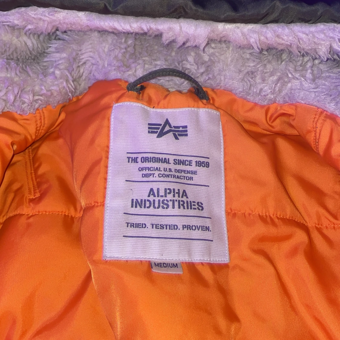 Grön bomberjacka från Alpha Industries - 90