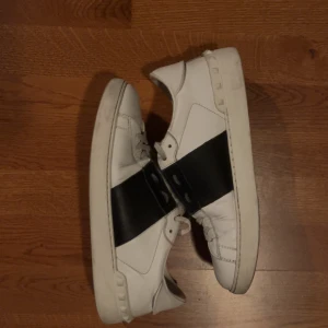 Valentino Opens - Valentino Opens Svart/Vit - Strl 41 - 8/10 skick - Pris - 1900