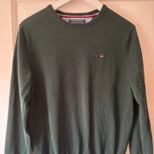 Tröja tommy hilfiger  - Tröja i 100% bomull från Tommy Hilfiger, knappt använd!