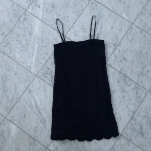 Spets klänning - Snygg att ha till jeans också! 