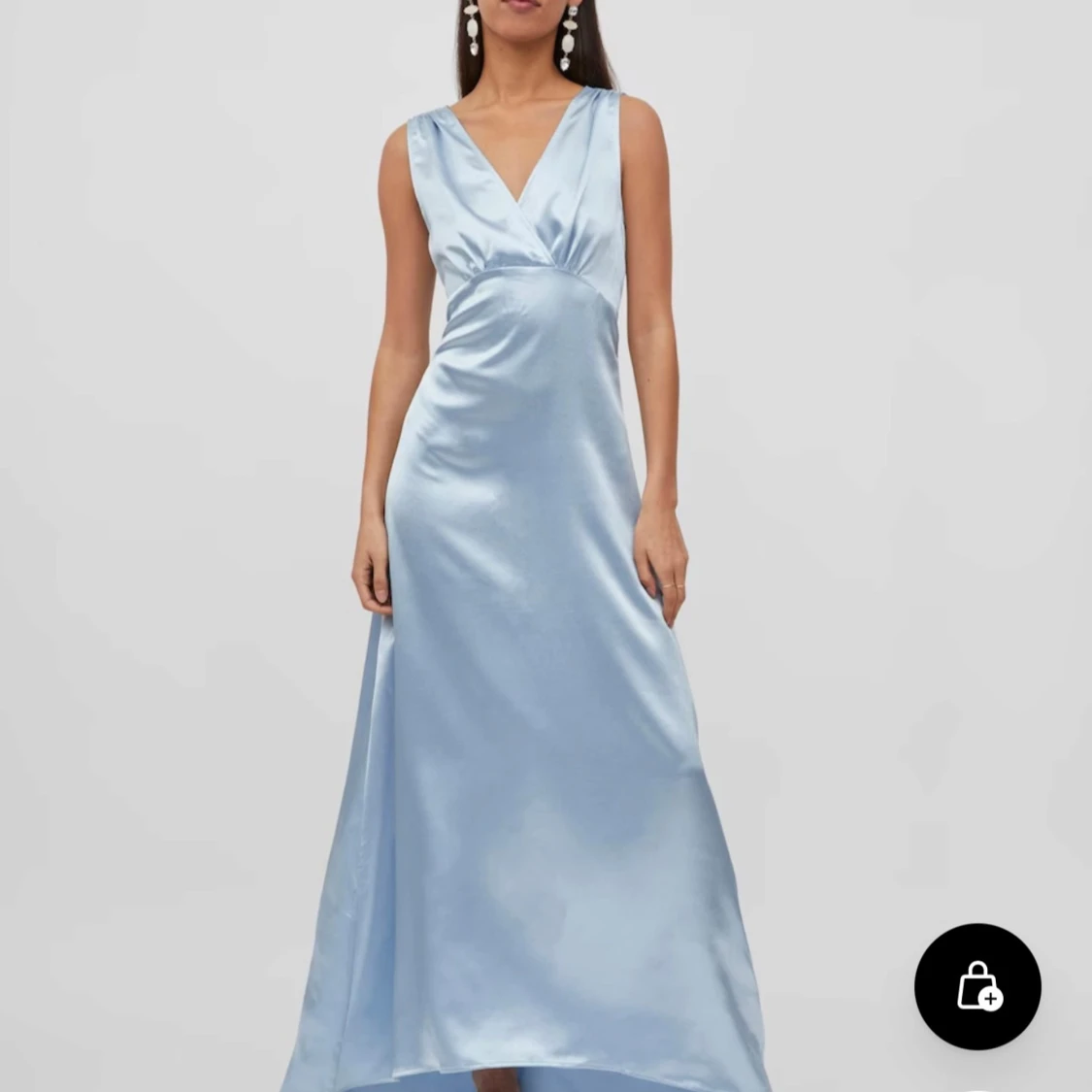 Ljusblå långklänning i satin
