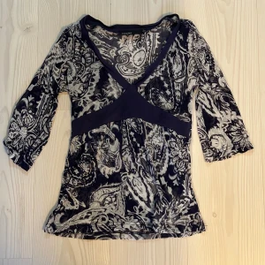 Mesh topp - Marinblå mesh topp, 2000 tals vibe✨