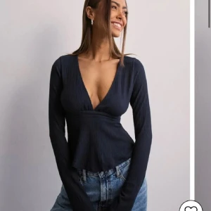 Nelly topp - Säljer nu min Nelly topp då den är för liten för mig. Använd 2 gånger.