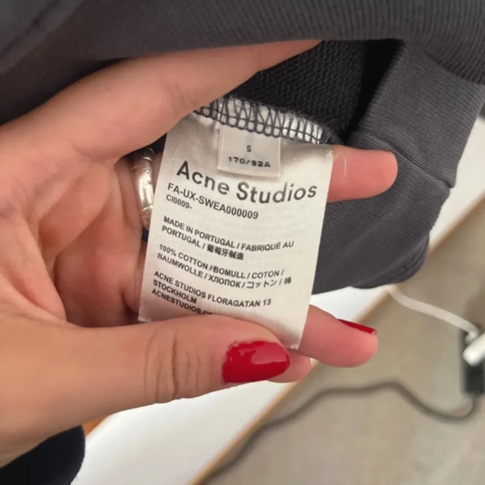 Så fin oversize hoodie från acne studios, nypris 3000 . Hoodies.