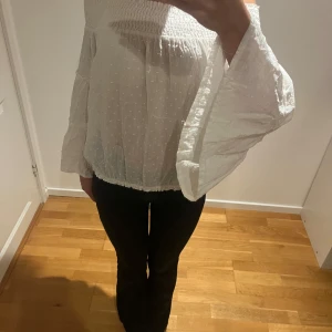 Blus - Jätte fin vit plus med mönster. Priset kan diskuteras 💗
