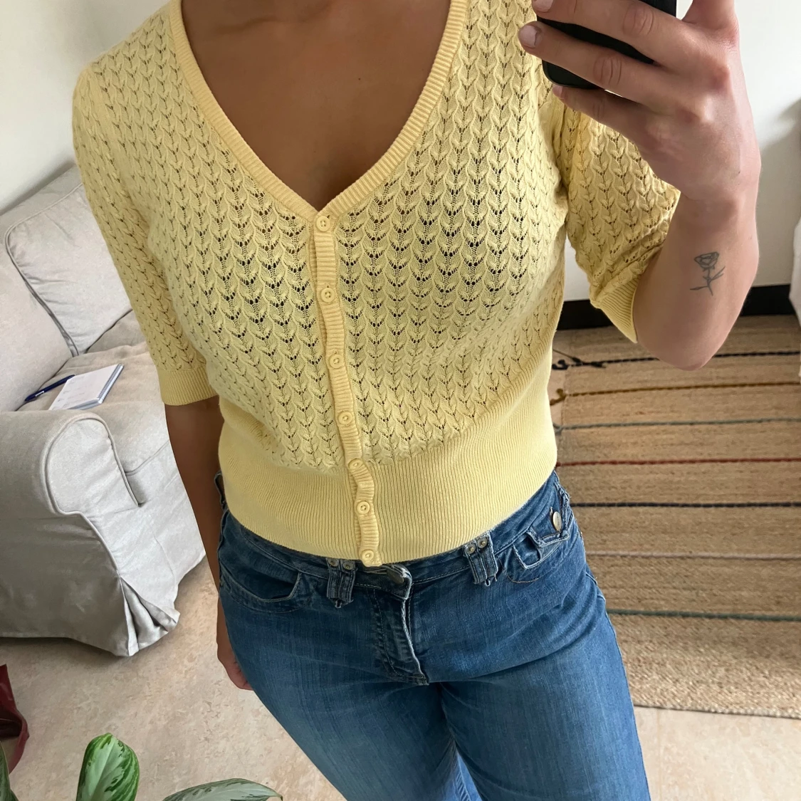 Gul stickad topp