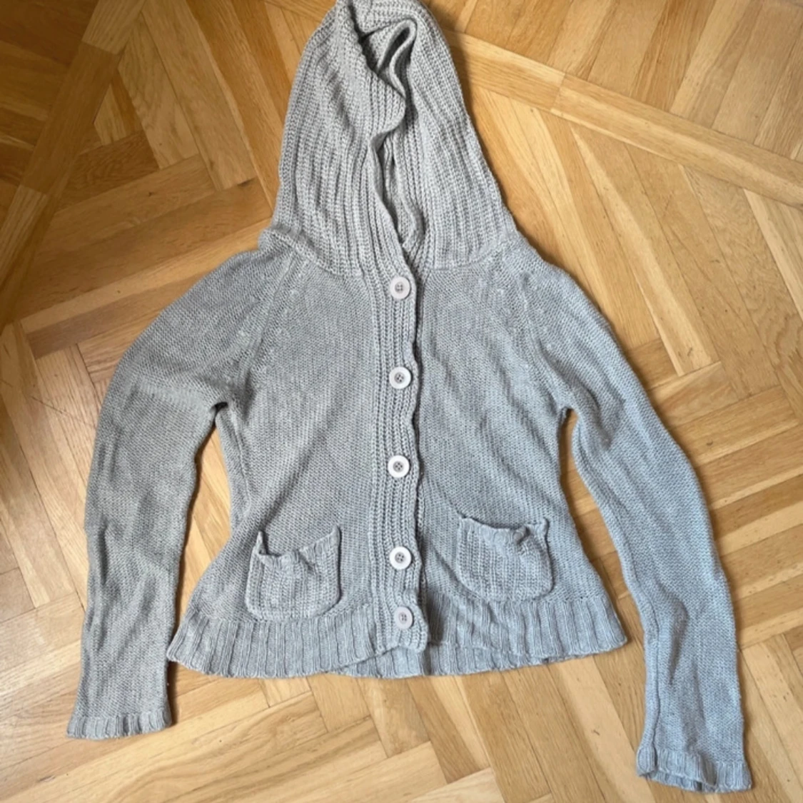 Grå stickad kofta med huva💗