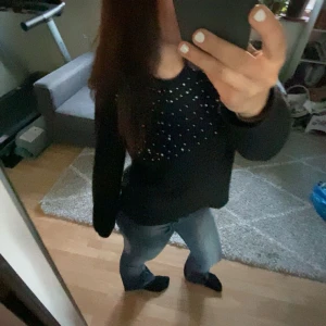 Stickad med pärlor - Jätte fin stickad med pärlor från vero Moda ❤️