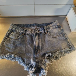  Blå shorts - Super härliga blå shorts, andvänder inte längre :) 