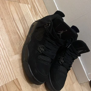 Jordans 4 black cat  - Säljer mina jordans 4 då jag inte har någon användning av dom längre. Vid Snabb affär så kan pris diskuteras 