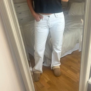 Levis 512 - Varan är i mycket bra skick.  Ett par helt underbara jeans vars modell utgått. Super bekväma och helt fantastiska🥰❤️ Ps pris går att diskutera🥰