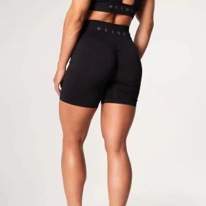 Relode Prime Scrunch Shorts-svart - Svarta träningsshorts med scrunch från Relode. Strl XXS. Använda med i fint skick🏋🏼‍♀️🌟