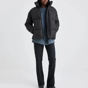 Bikbok jacka - Perfekt jacka till vintern! Säljs pågrund av att den inte kommer till användning. Nypris 699kr