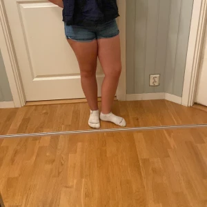 Blåa jeans shorts  - Blå könna jeans shorts