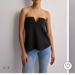 Wire Tube Top Nelly💛 - Jättefin slutsåld topp från Nelly helt i perfekt skick🤍 Nypris: 399kr🫶🏽 Pris kan diskuteras☺️ 