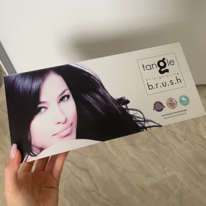 Värme borste - Har två stycken oanvända hårborstar( båda är exakt likadana). Oanvända