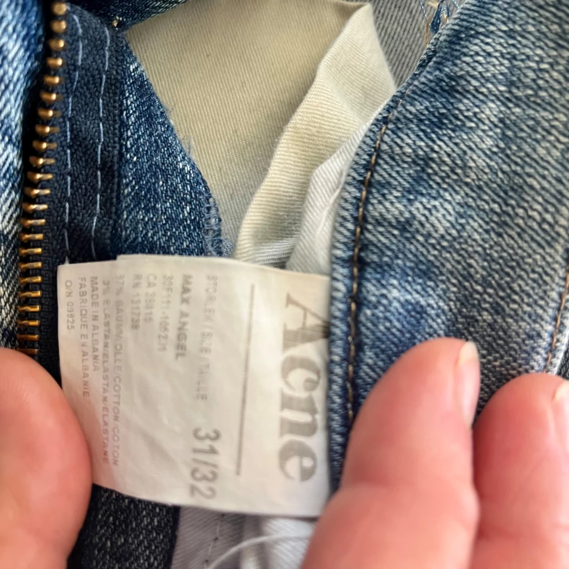 Slitet ljusblå Acnejeans, knappt använda! - 91