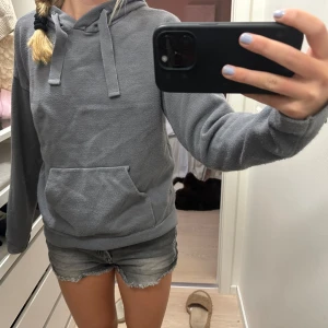 Hoodie - Väldigt snygg hoodie❤️