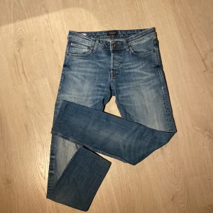Jack and Jones 31/34 SLIM - Dehär Jack and Jones jeansen är i toppform och ligger för ett välvaderat pris, 309kr. Storlek 31/34. Om du har några frågor kan du alltid meddela mig!