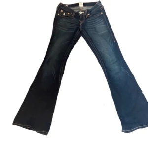 True religion Jeans - BILD FRÅN FÖRRA ÄGAREN!! Köpte dessa här på Plick men använde aldrig, säljer därför vidare 😌