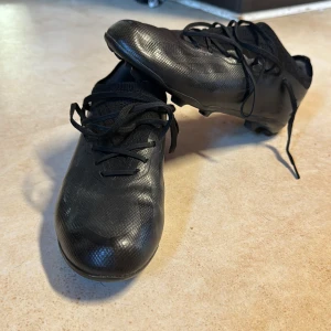 36 - Adidas carazyfast fint skick