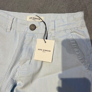 byxor  - superfina helt nya byxor, passar dig som e runt 150-157