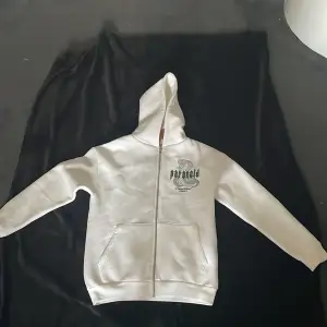 Helt ny oanvänd New yorker hoodie utan märken eller fläckar