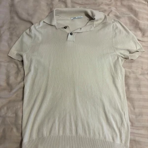 Zara pike - Fin pike från zara väldigt bra pass form då de är stretchigt matrial som gör att alla storlekar på armar passar osv. Väldigt bra sick