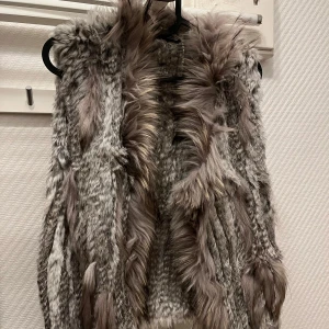 Pälsväst - Pälsväst ”No size”. Finns i Skövde men kan fraktas! 