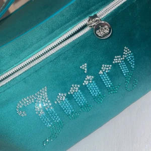 Juicy couture necessär  - Helt ny och oanvänd necessär. Jätte jätte fin!