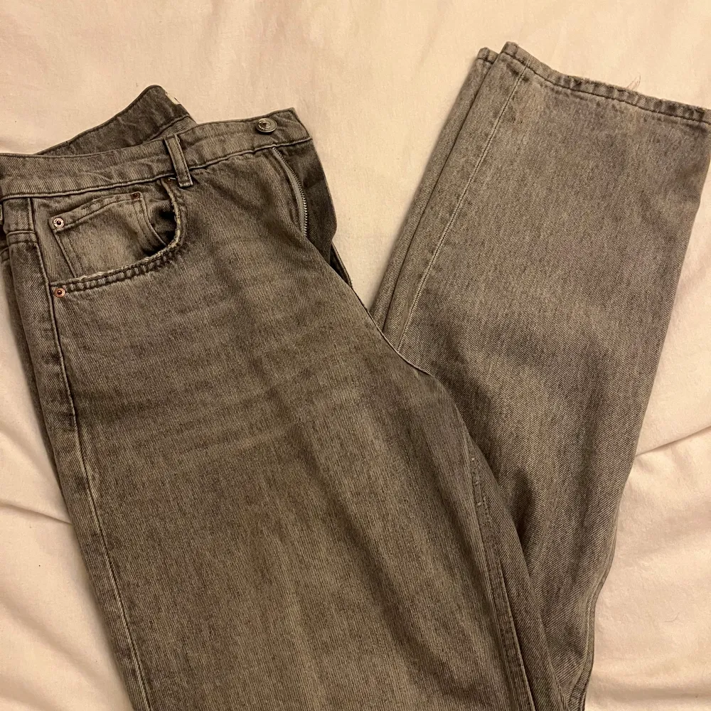 Har använt den ofta men använder den inte längre. Den är väldigt fin men passar inte min storlek längre.. Jeans & Byxor.