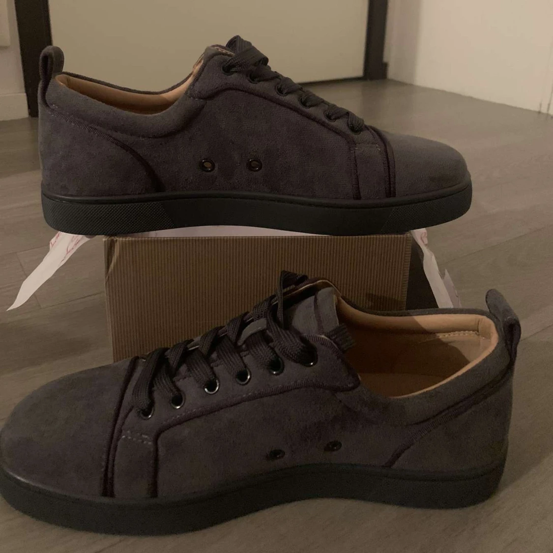 Christian Louboutin Paris grå - 91