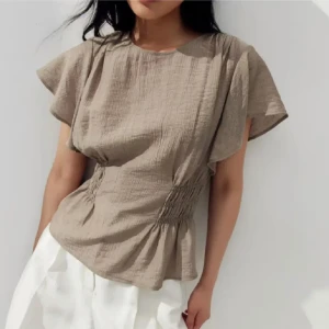 Blus - Säljer min oanvända blus då den aldrig kommit till användning.