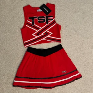 Halloween  - Super fint sätt från thatssofetch Var för litet för mig därav säljer jag det 