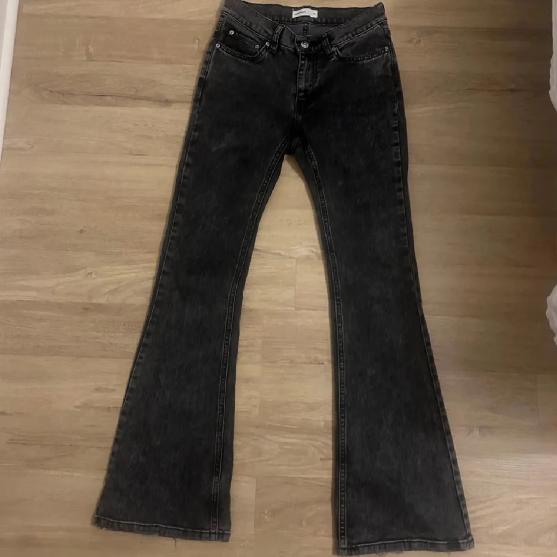 Svarta bootcut jeans
