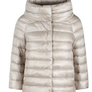 Herno jacka  - Jättefin jacka från Herno i storlek 52IT💕 Har en lite fläck på insidan men annars i bra skick💞 Pris kan diskuteras🩷