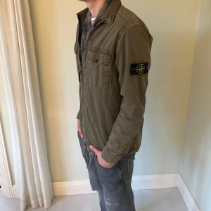 Stone Island jacka - Säljer denna feta Stone Island jacka. Skick: 10/10. Storlek: L. Nypris: 5999kr. Skriv om det finns frågor 🗣️✌️