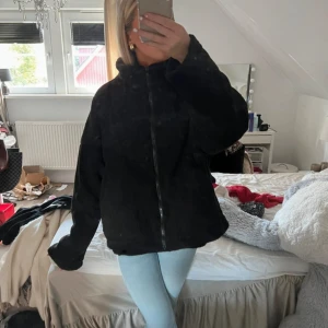 Teddy jacka  - Lägger upp denna igen då en tjej köpte den men ångra sig efter 💕