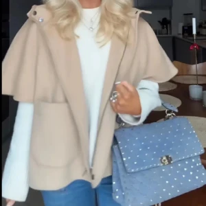 Kappa ifrån Zara - säljer denna populära jacka ifrån Zara. den är i fint skick men kommer inte till andväning🤎