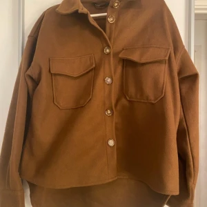 En brun kappa  - En brun kappa från shein 