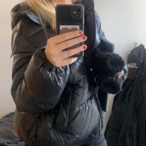 Glansig hm jacka - Glansig hm jacka, storlek M