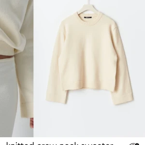 Stickad tröja  - Säljer denna stickade tröja som är slutsåld på Gina. Använd ca 2 gånger då jag inte tyckte färgen passa mig 