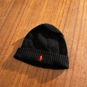 Ralph lauren mössa - Snygg Ralph lauren mössa som är perfekt nu till vintern!