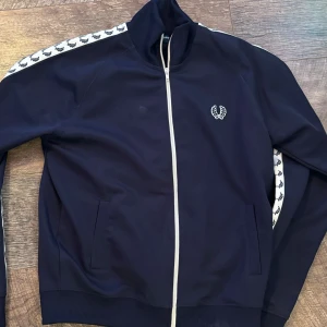Fred perry kofta  - Cond 8/10 strl M passar S