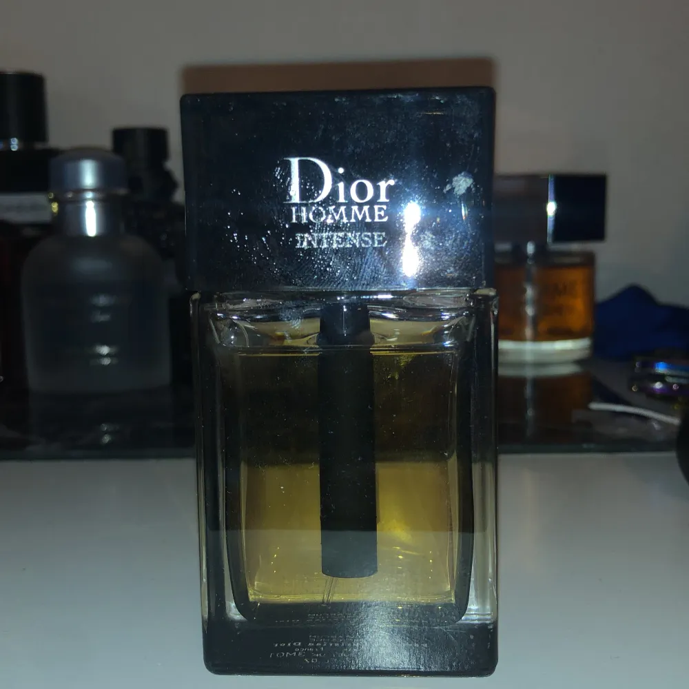 Tjo säljer en dior homme intense som är lätt en av dom bästa vinter dofterna. 48-49 ml kvar så nästan helt ny är den. Byten går bra. Nypris på 50 ml är ca 900-1100 kr . Parfym.