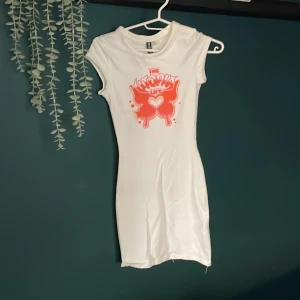 Klänning  - Klänning från H&M Divided. Oanvänd 