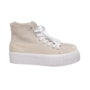 H&m sneakers - Knappt använt tillkommer 2st skosnören 